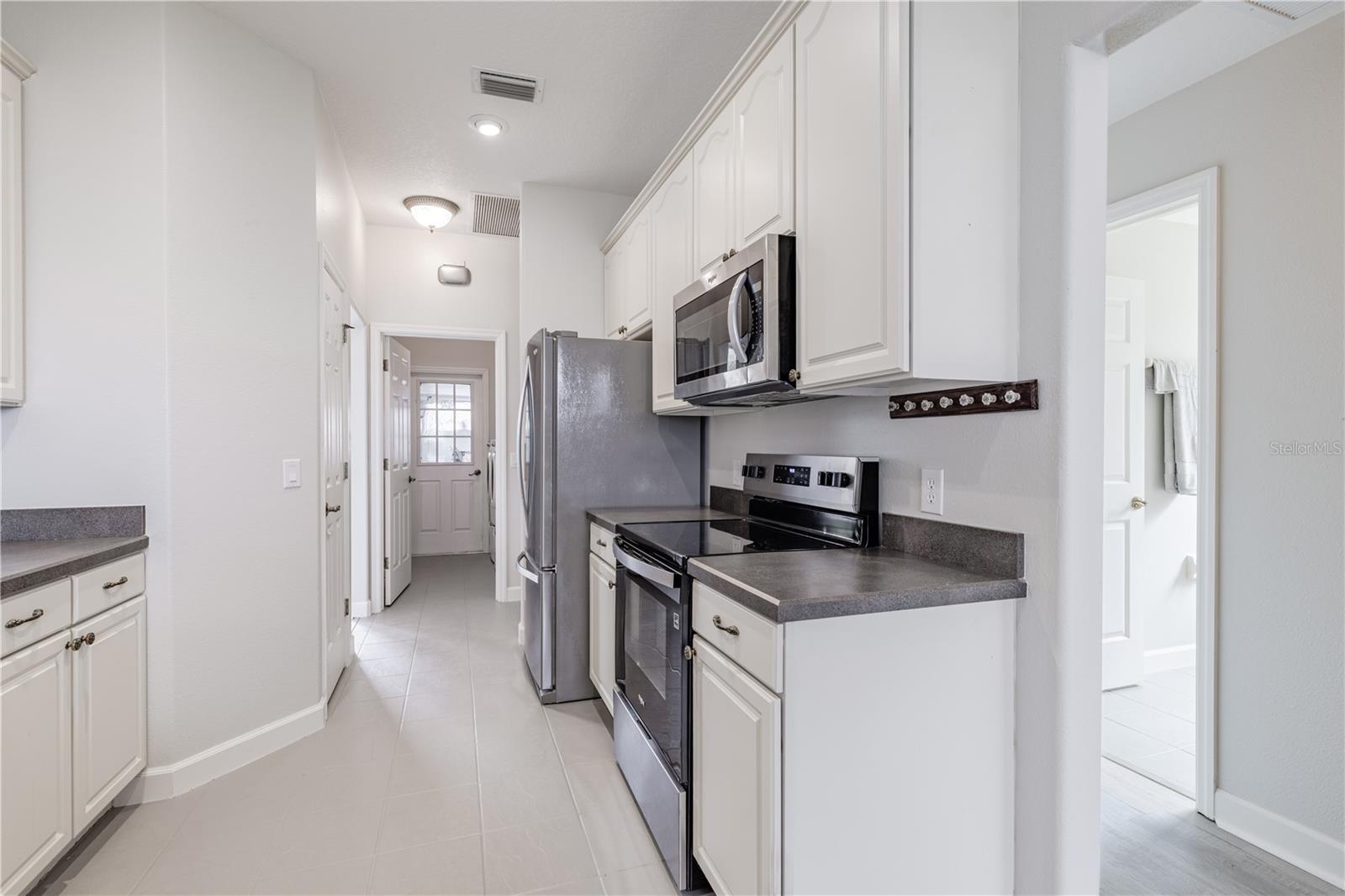 3804 BAYSHORE CIR, TAVARES, FL — photo 47