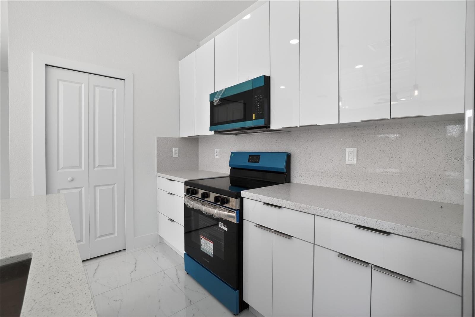 336 SUNSET RD, ROTONDA WEST, FL — photo 15