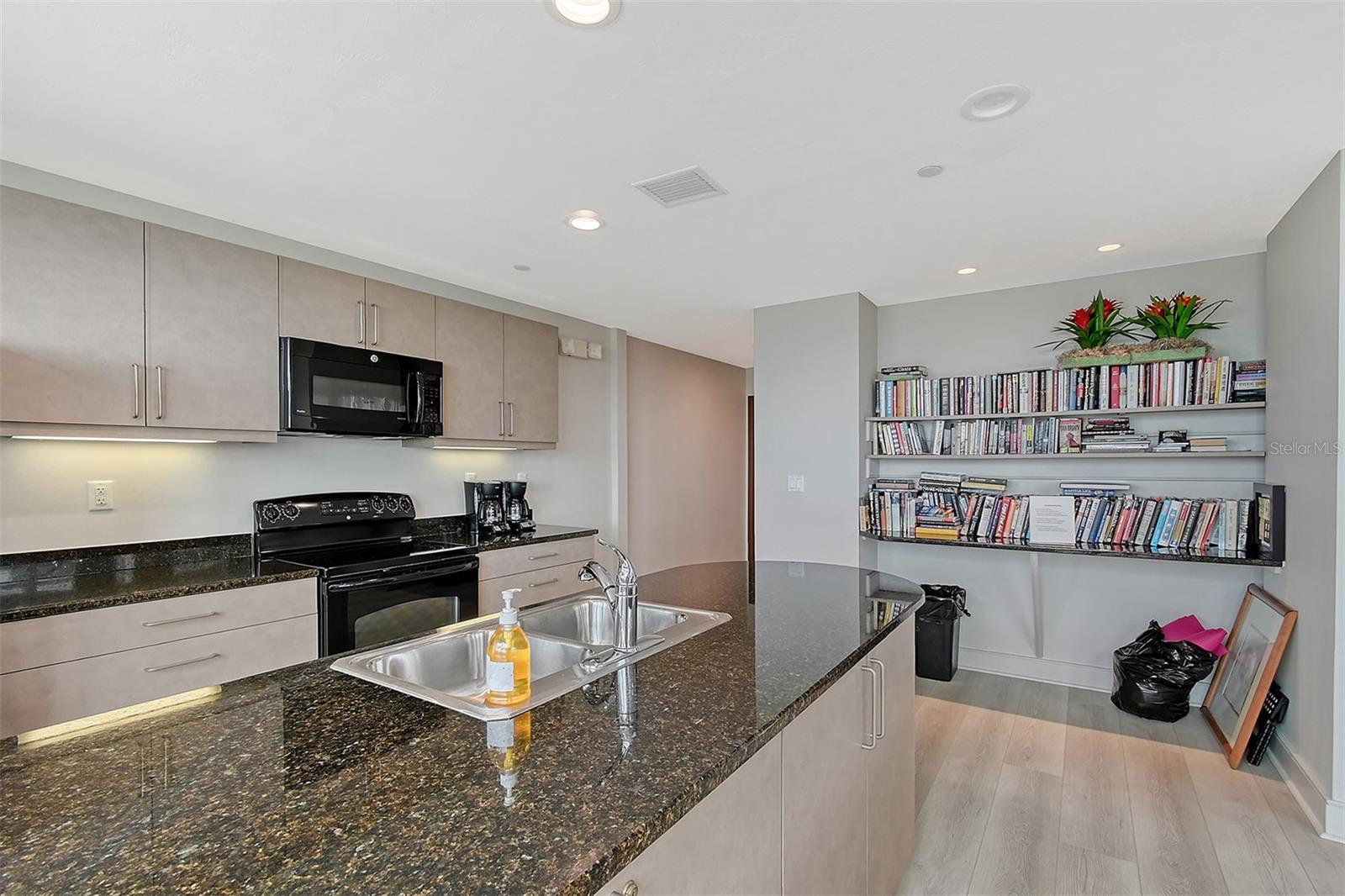 988 BLVD OF THE ARTS #1411, SARASOTA, FL — photo 49