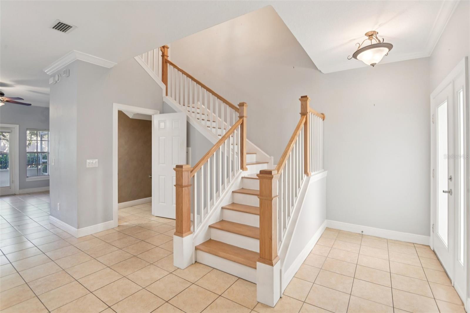 300 VALENCIA CIR, ST PETERSBURG, FL — photo 7