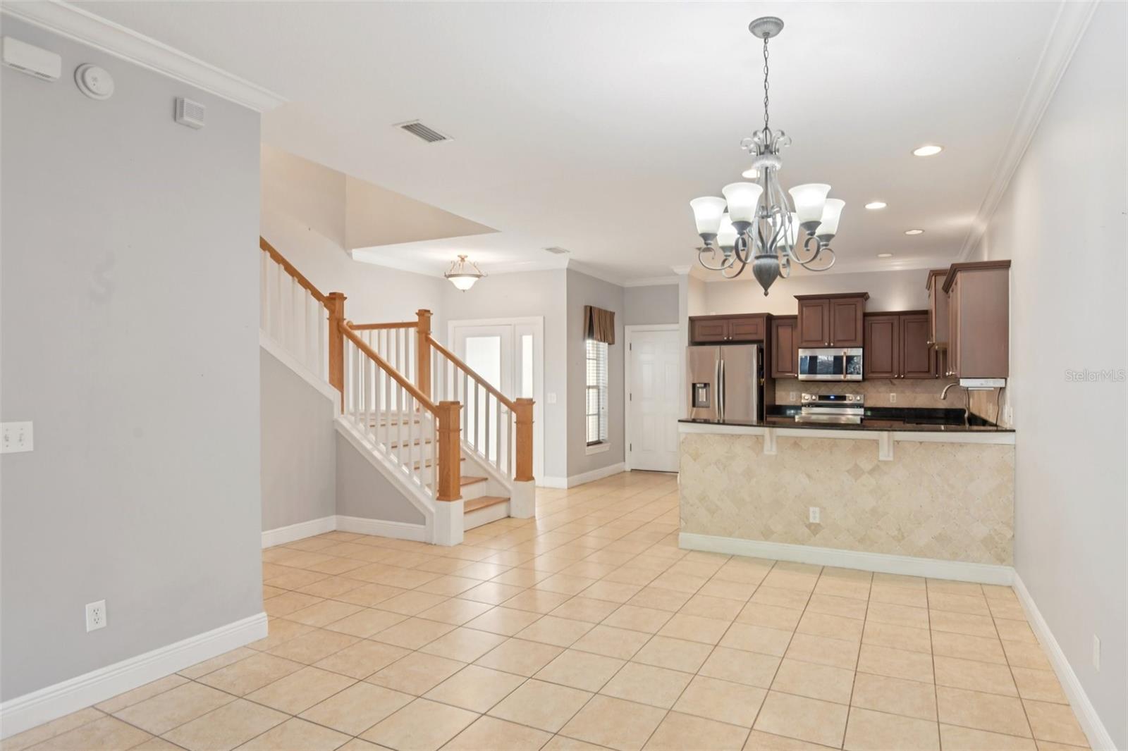 300 VALENCIA CIR, ST PETERSBURG, FL — photo 11