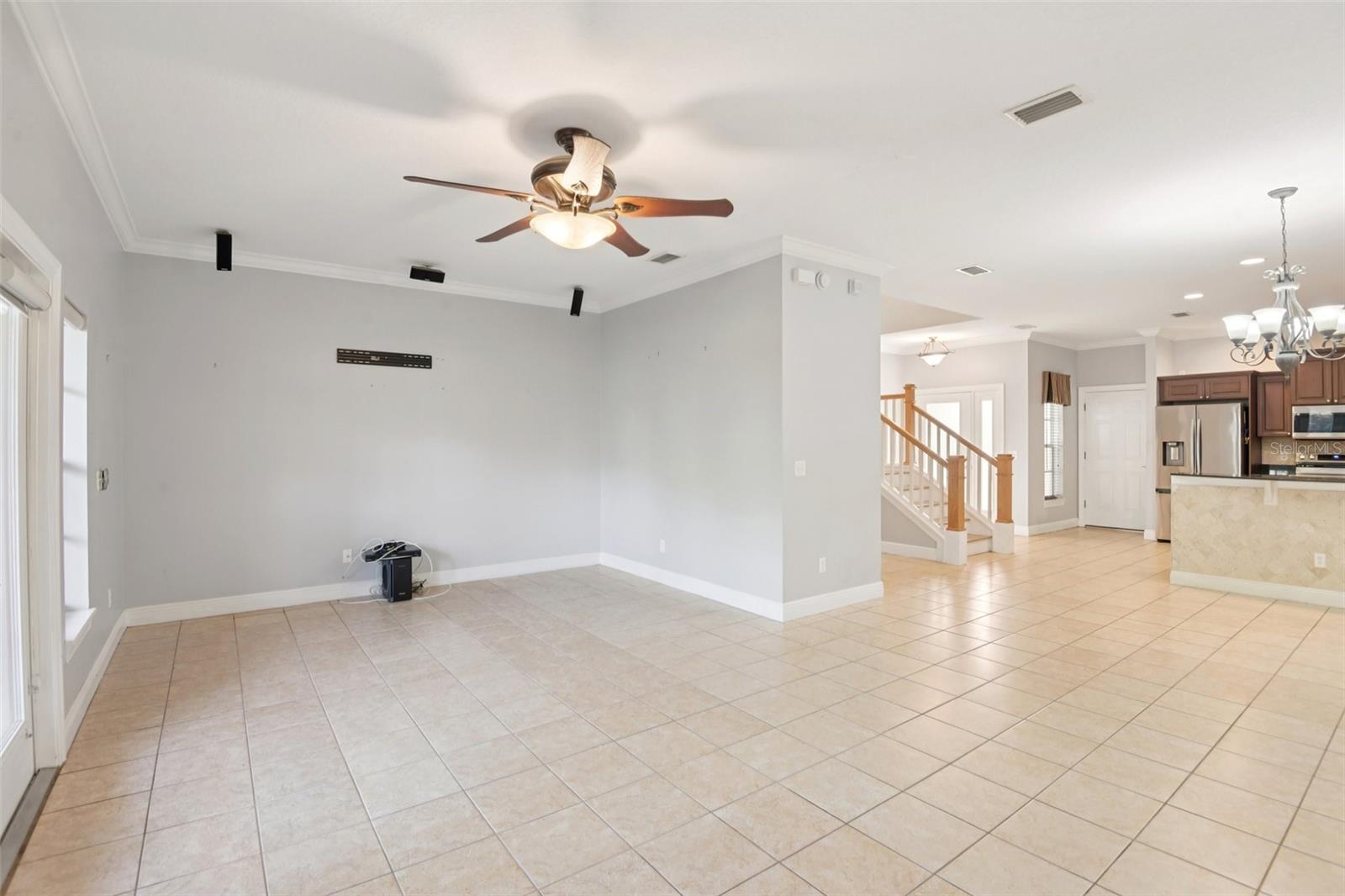 300 VALENCIA CIR, ST PETERSBURG, FL — photo 12