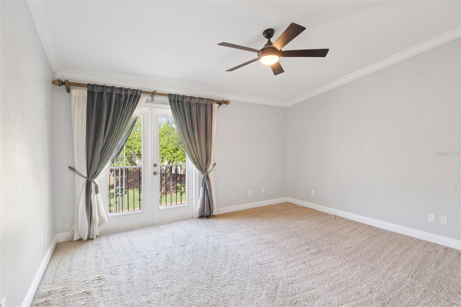 300 VALENCIA CIR, ST PETERSBURG, FL — photo 19