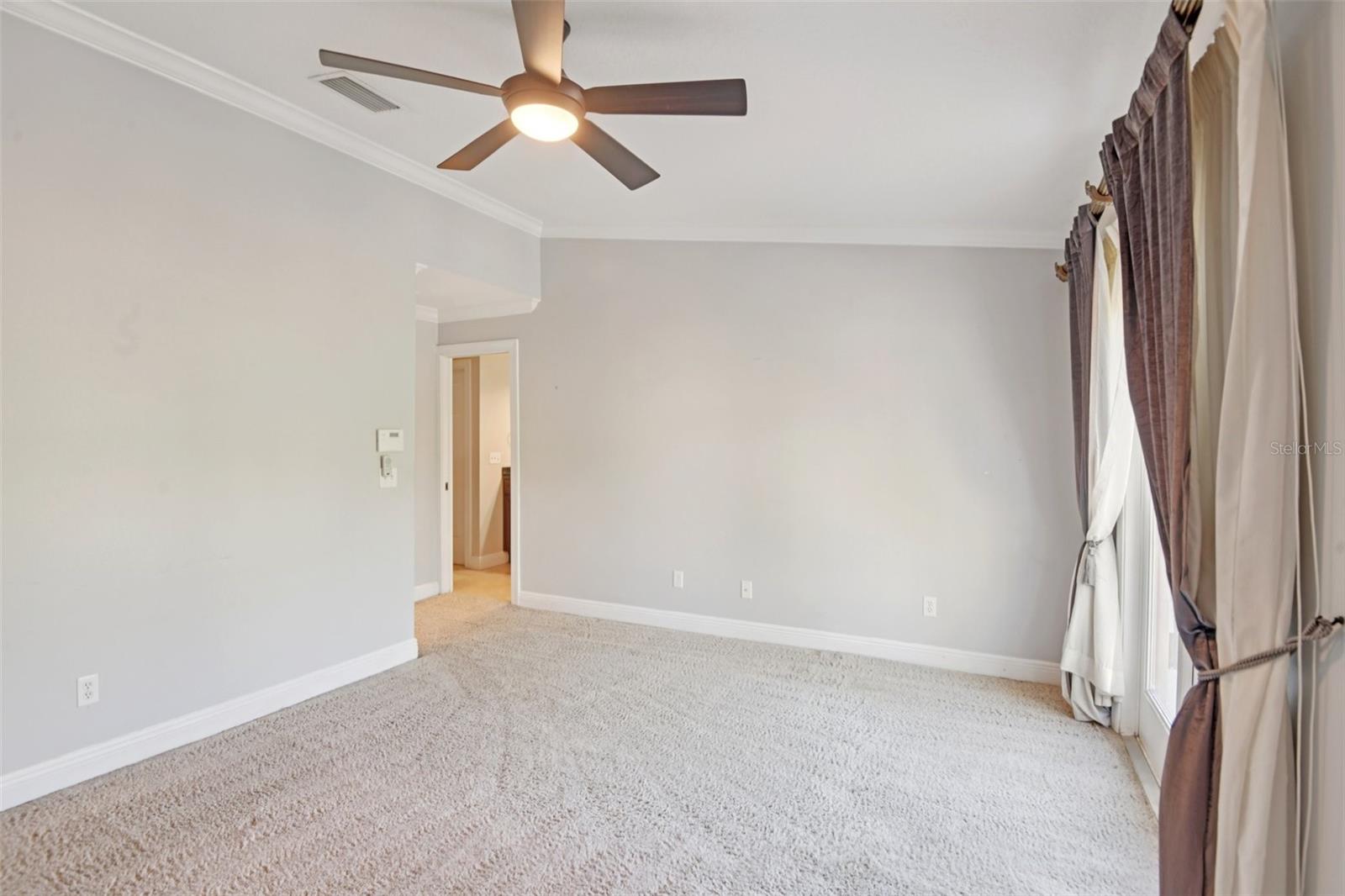 300 VALENCIA CIR, ST PETERSBURG, FL — photo 20