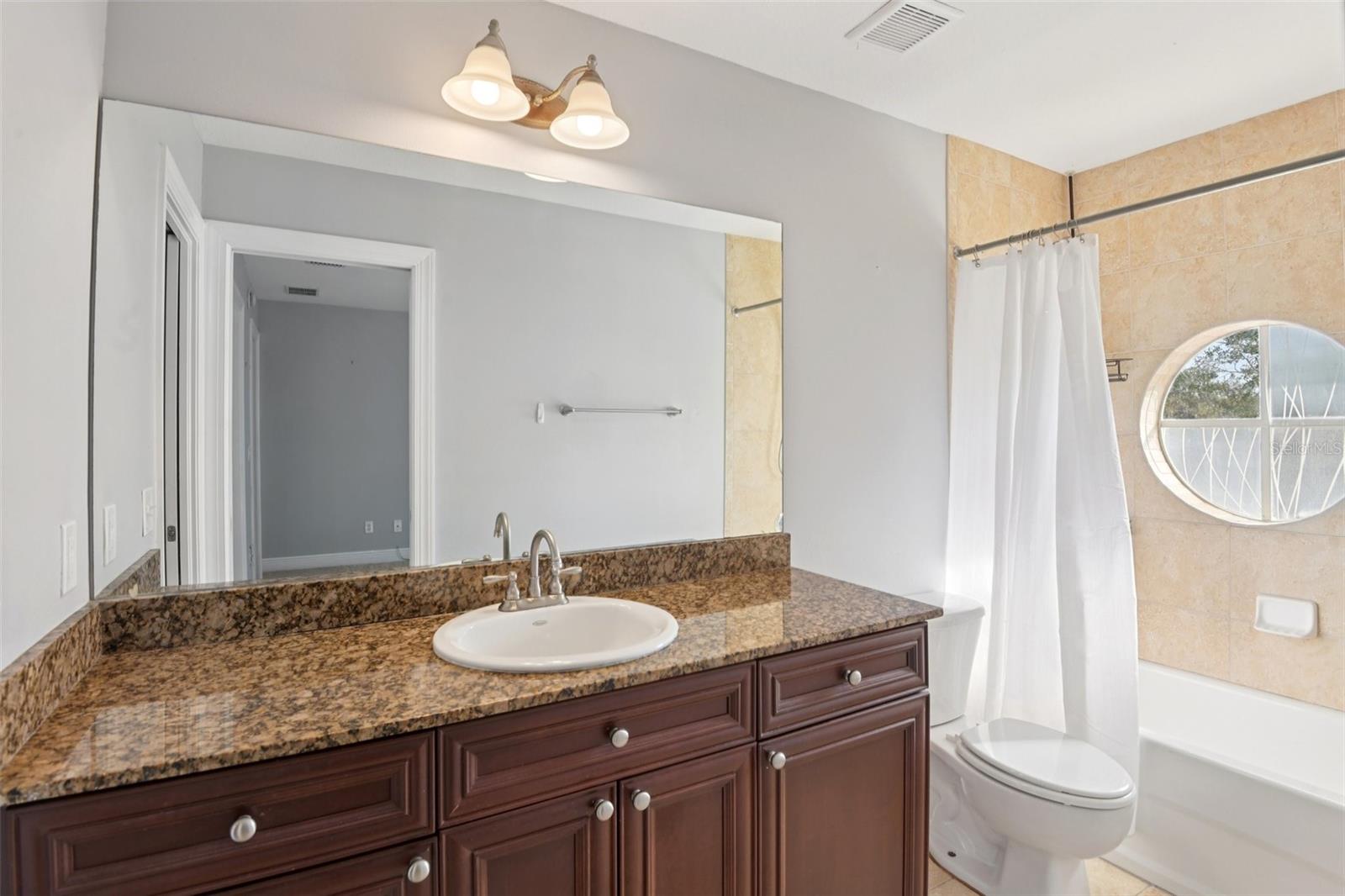 300 VALENCIA CIR, ST PETERSBURG, FL — photo 28