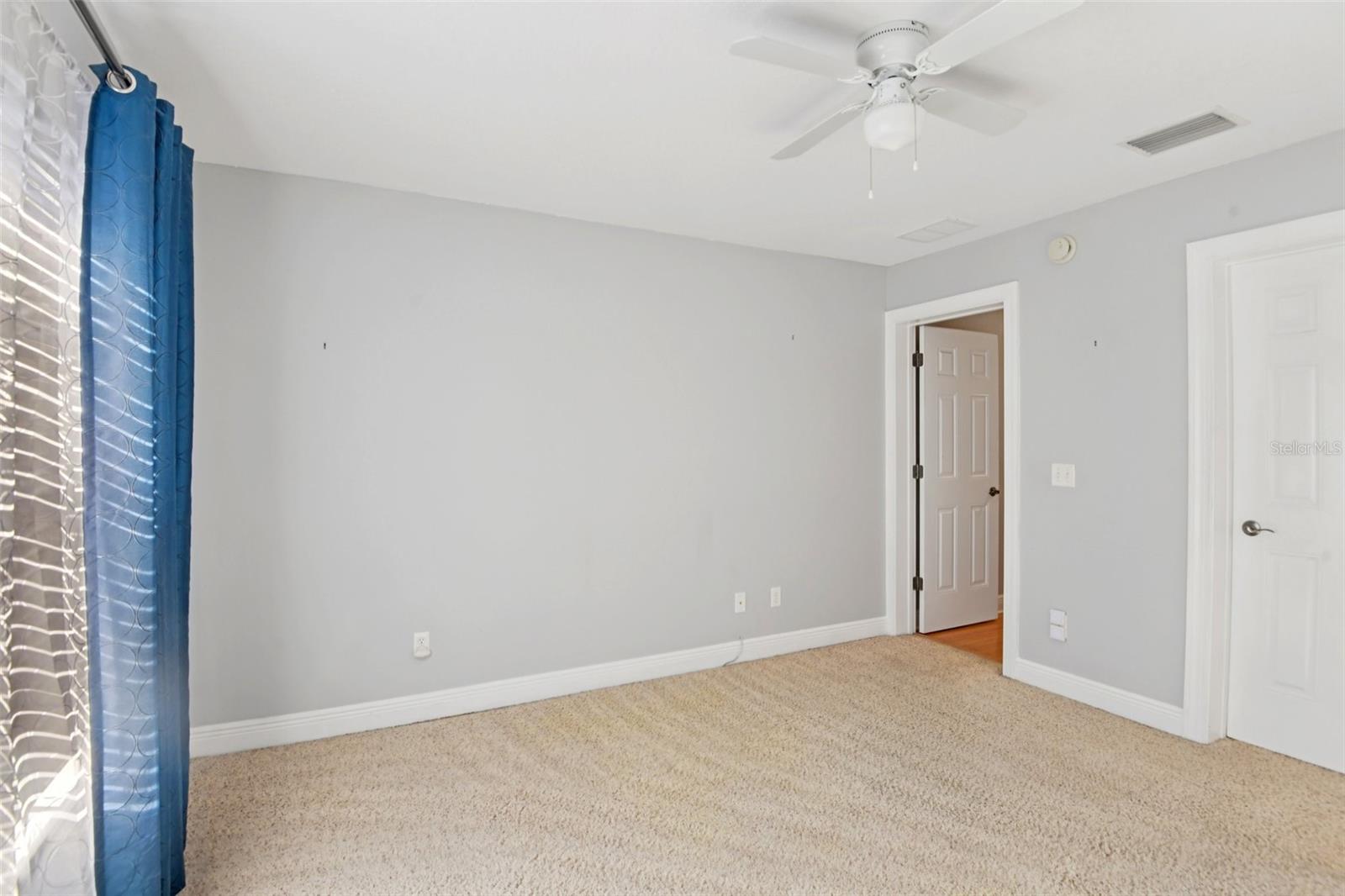 300 VALENCIA CIR, ST PETERSBURG, FL — photo 29