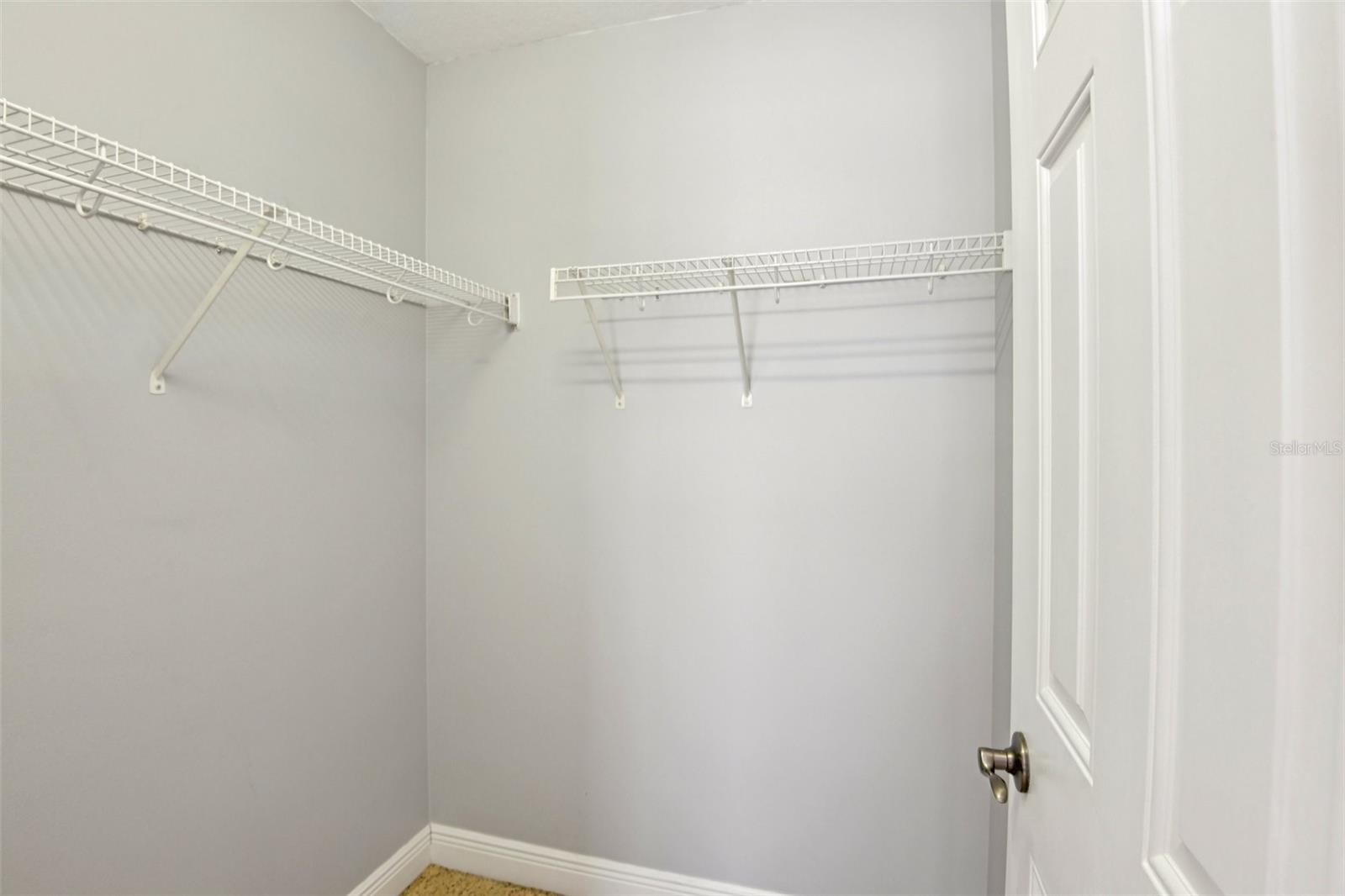 300 VALENCIA CIR, ST PETERSBURG, FL — photo 31
