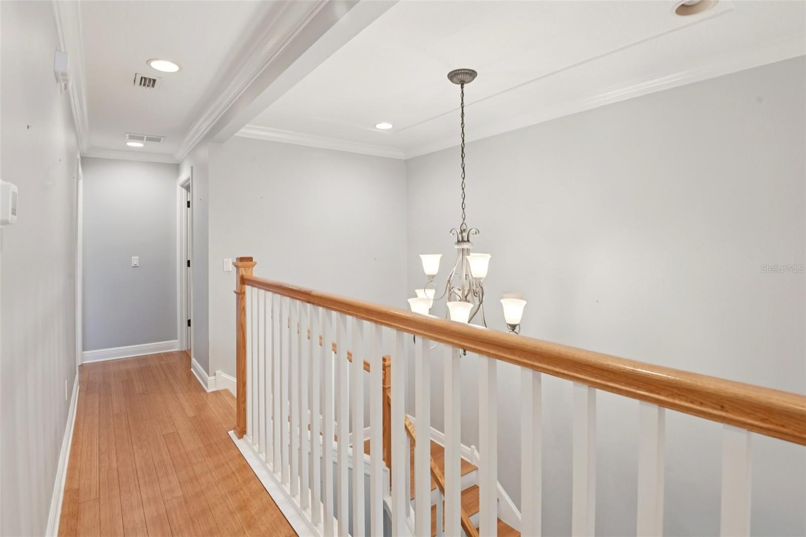 300 VALENCIA CIR, ST PETERSBURG, FL — photo 34
