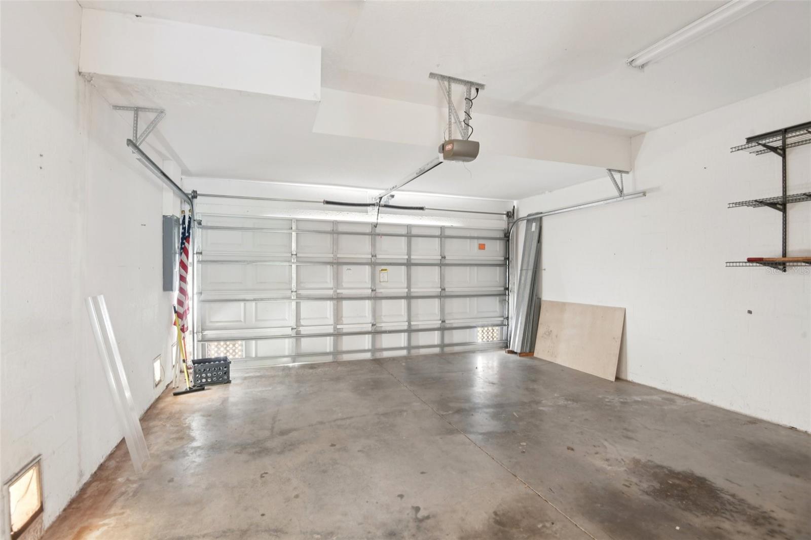 300 VALENCIA CIR, ST PETERSBURG, FL — photo 35