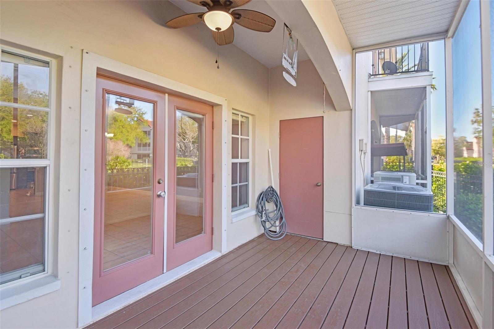 300 VALENCIA CIR, ST PETERSBURG, FL — photo 37