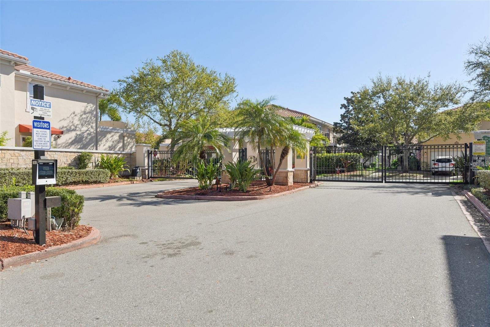 300 VALENCIA CIR, ST PETERSBURG, FL — photo 40