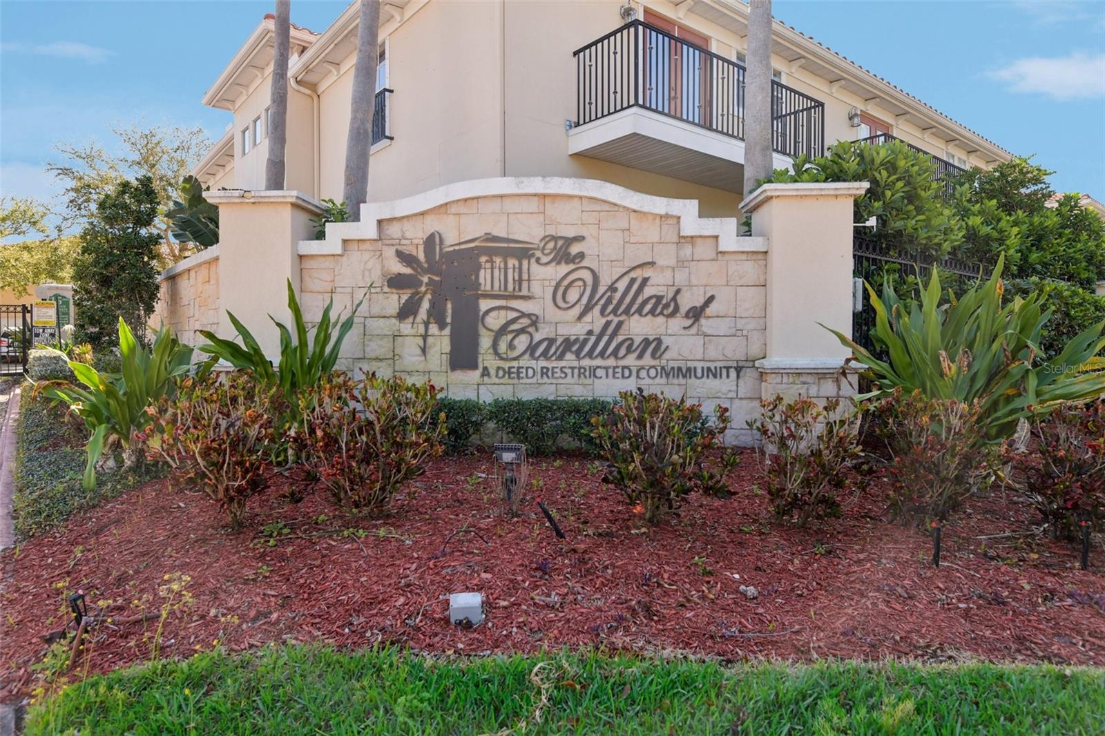 300 VALENCIA CIR, ST PETERSBURG, FL — photo 42