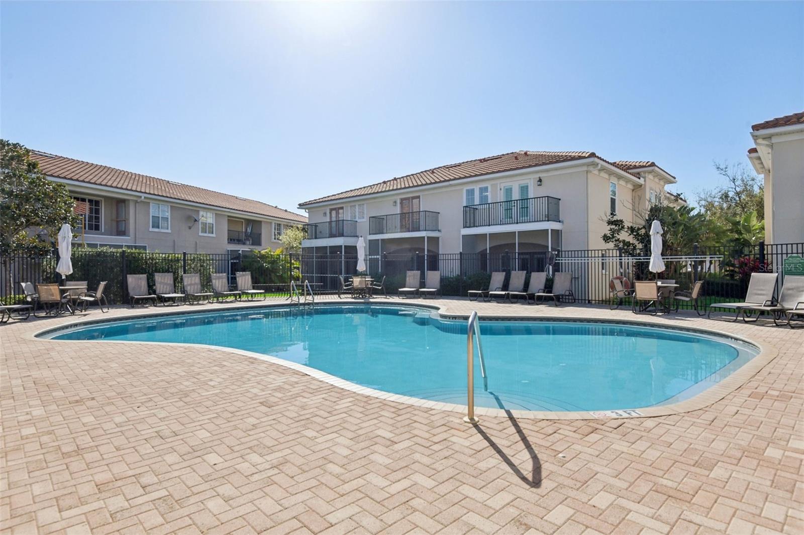 300 VALENCIA CIR, ST PETERSBURG, FL — photo 53