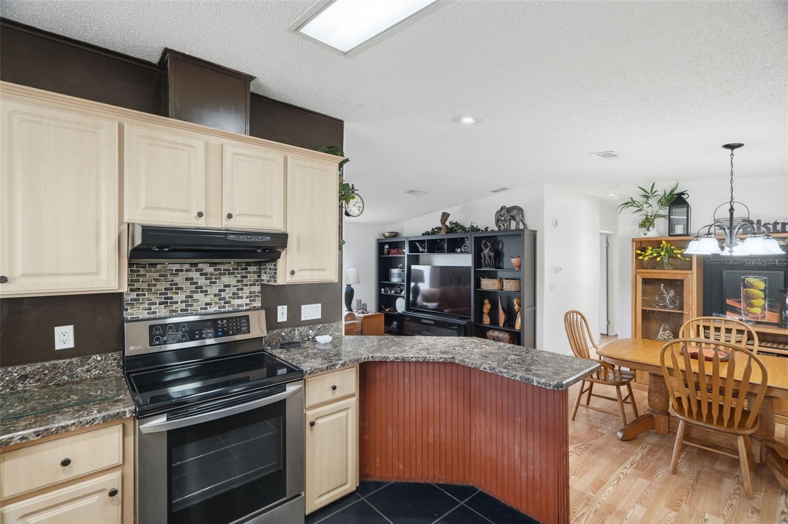 6907 AMERICANA DR NE #101, ST PETERSBURG, FL — photo 14