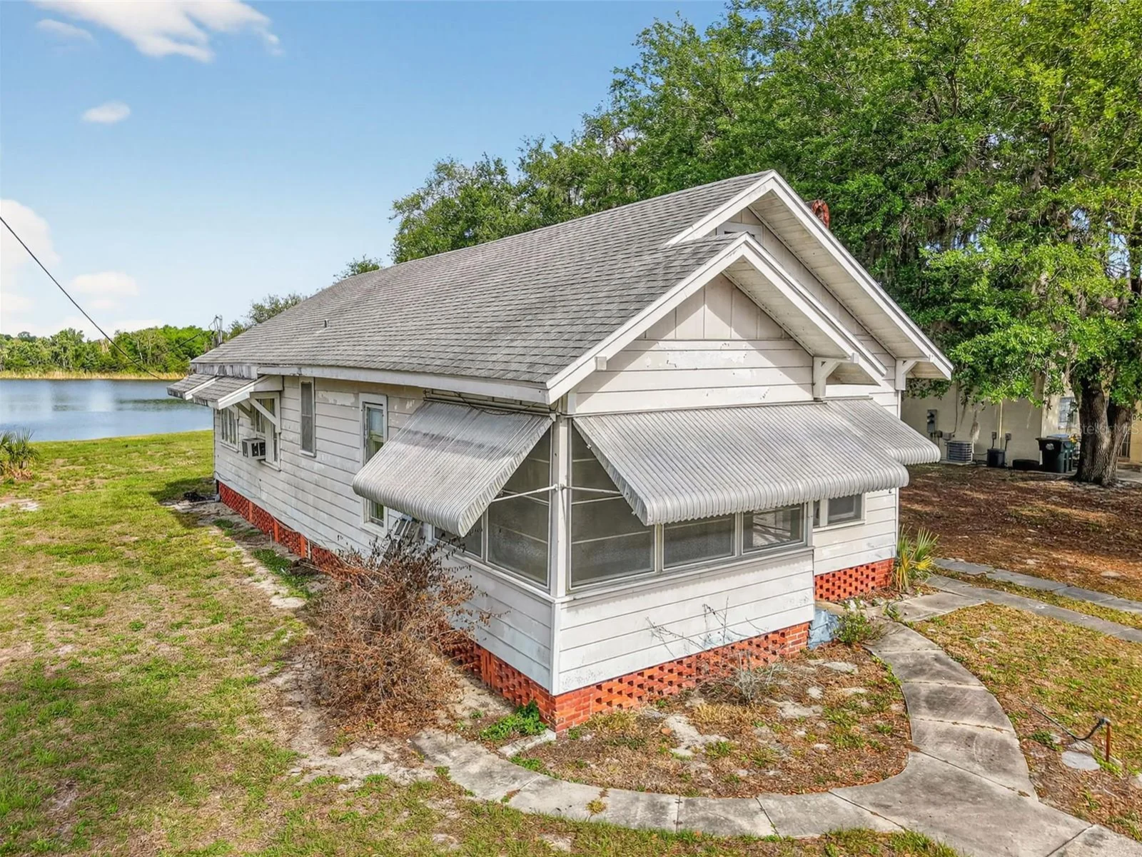 272 S CENTRAL/SR19S AVE, UMATILLA, FL — photo 1