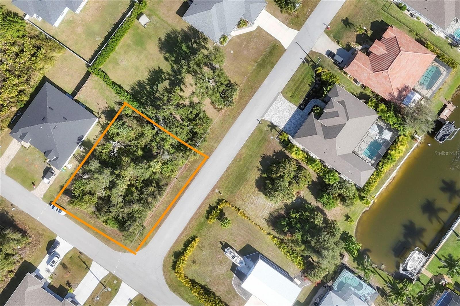 13445 AMARYLLIS CIR, PORT CHARLOTTE, FL — photo 2