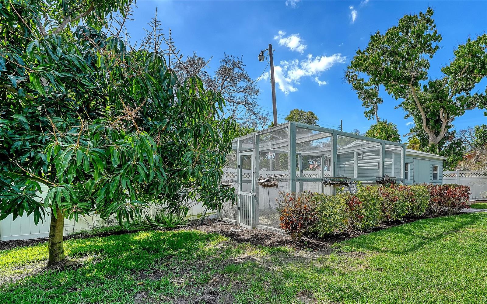 121 HOLLY AVE, SARASOTA, FL — photo 40