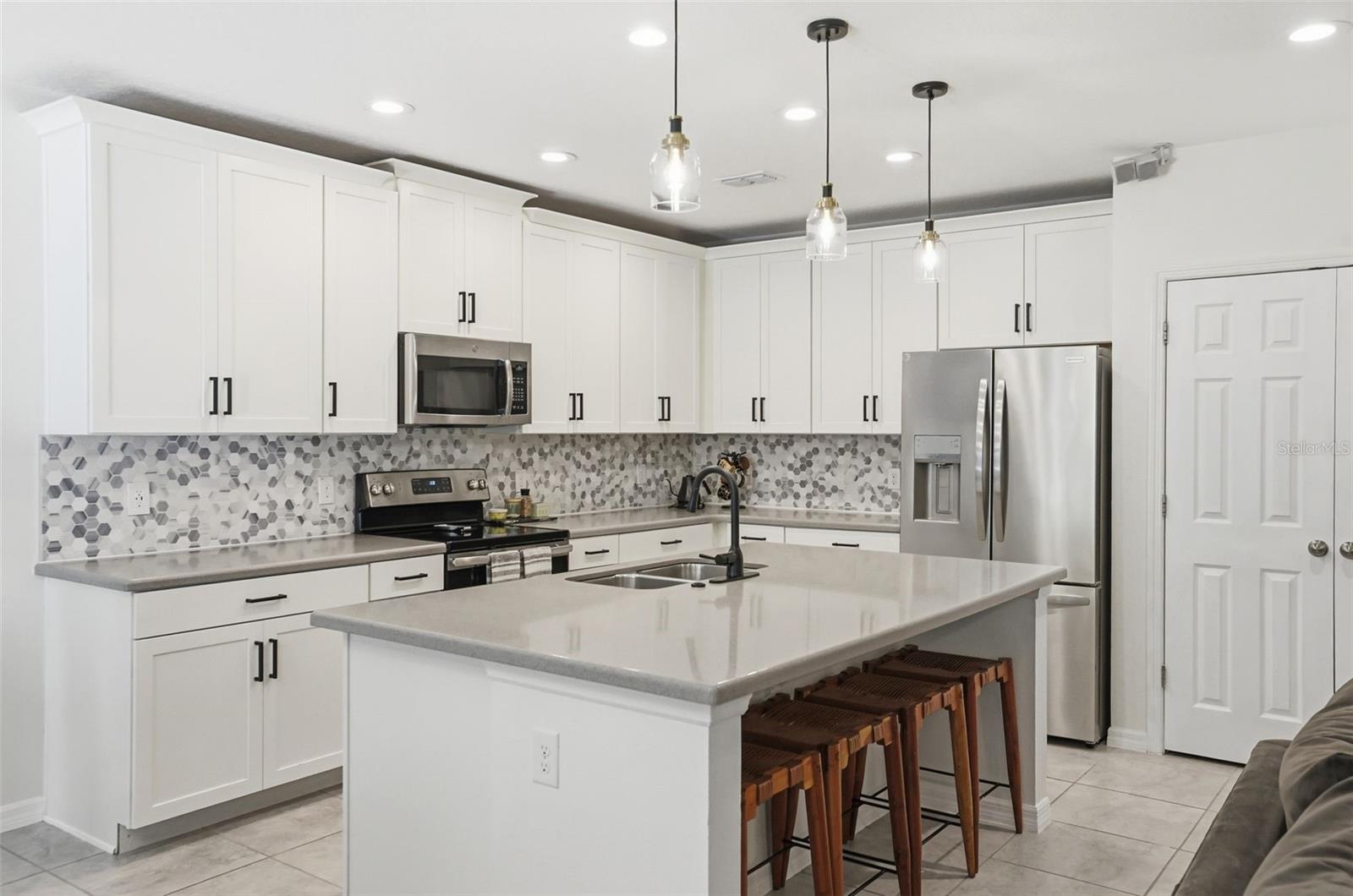 34534 SALERNO CIR, SORRENTO, FL — photo 21