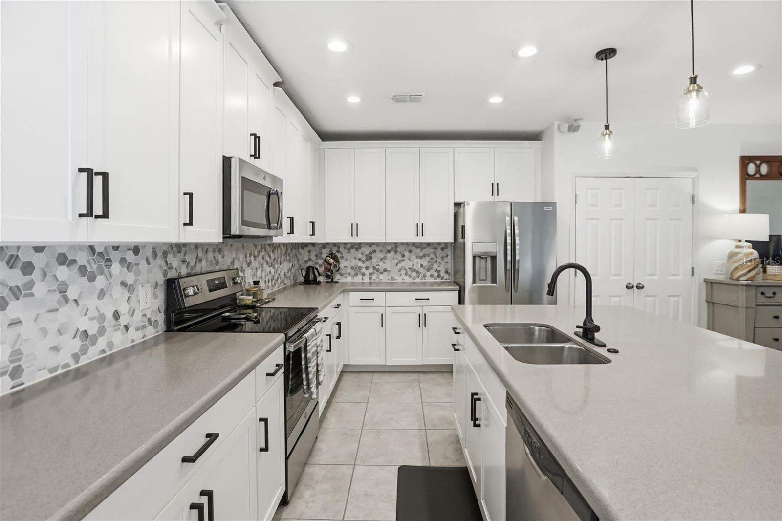 34534 SALERNO CIR, SORRENTO, FL — photo 23