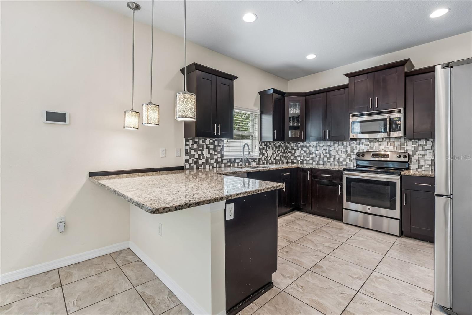 6105 MERRIFIELD DR, ZEPHYRHILLS, FL — photo 7