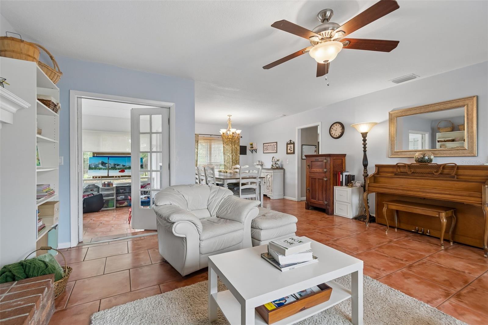 6815 MITCHELL CIR, TAMPA, FL — photo 11