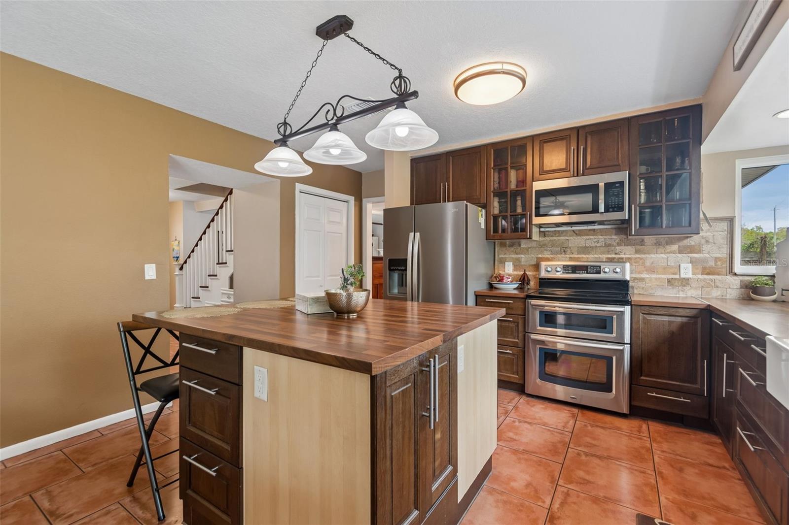 6815 MITCHELL CIR, TAMPA, FL — photo 23