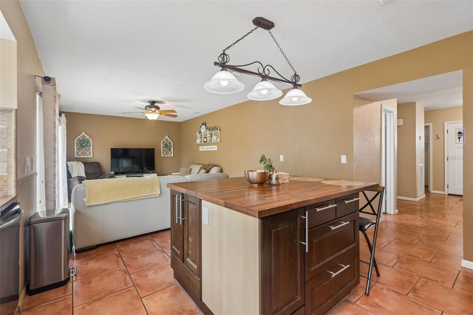 6815 MITCHELL CIR, TAMPA, FL — photo 24
