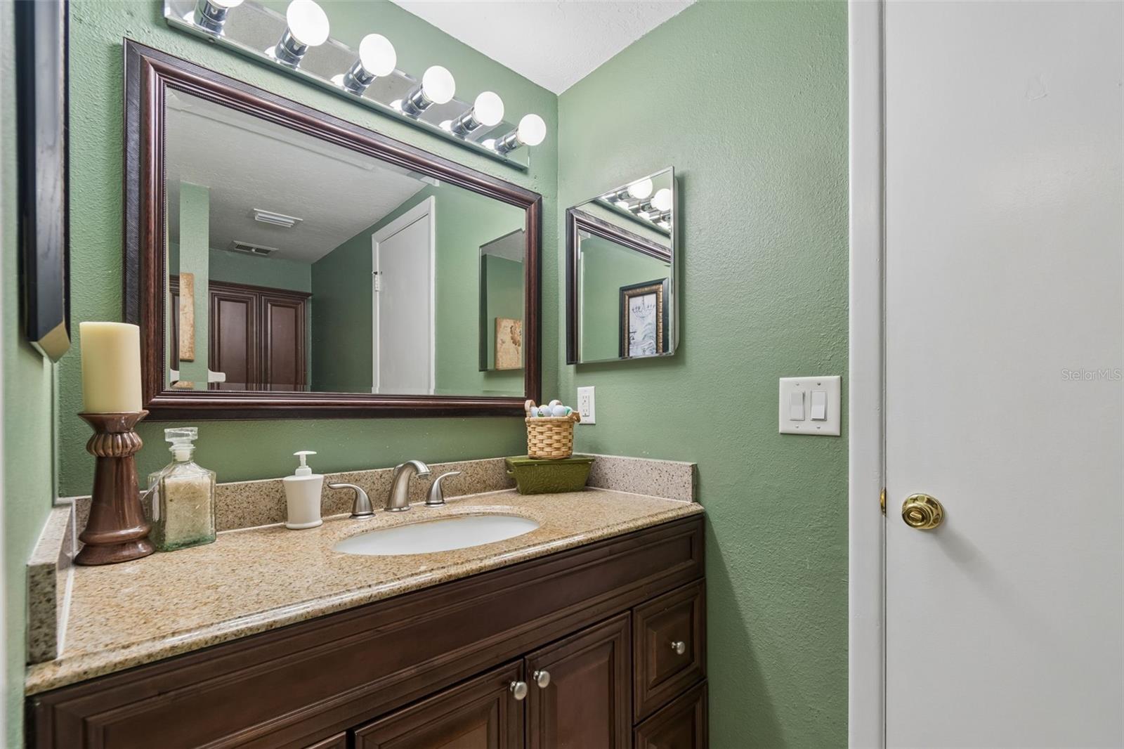 6815 MITCHELL CIR, TAMPA, FL — photo 48