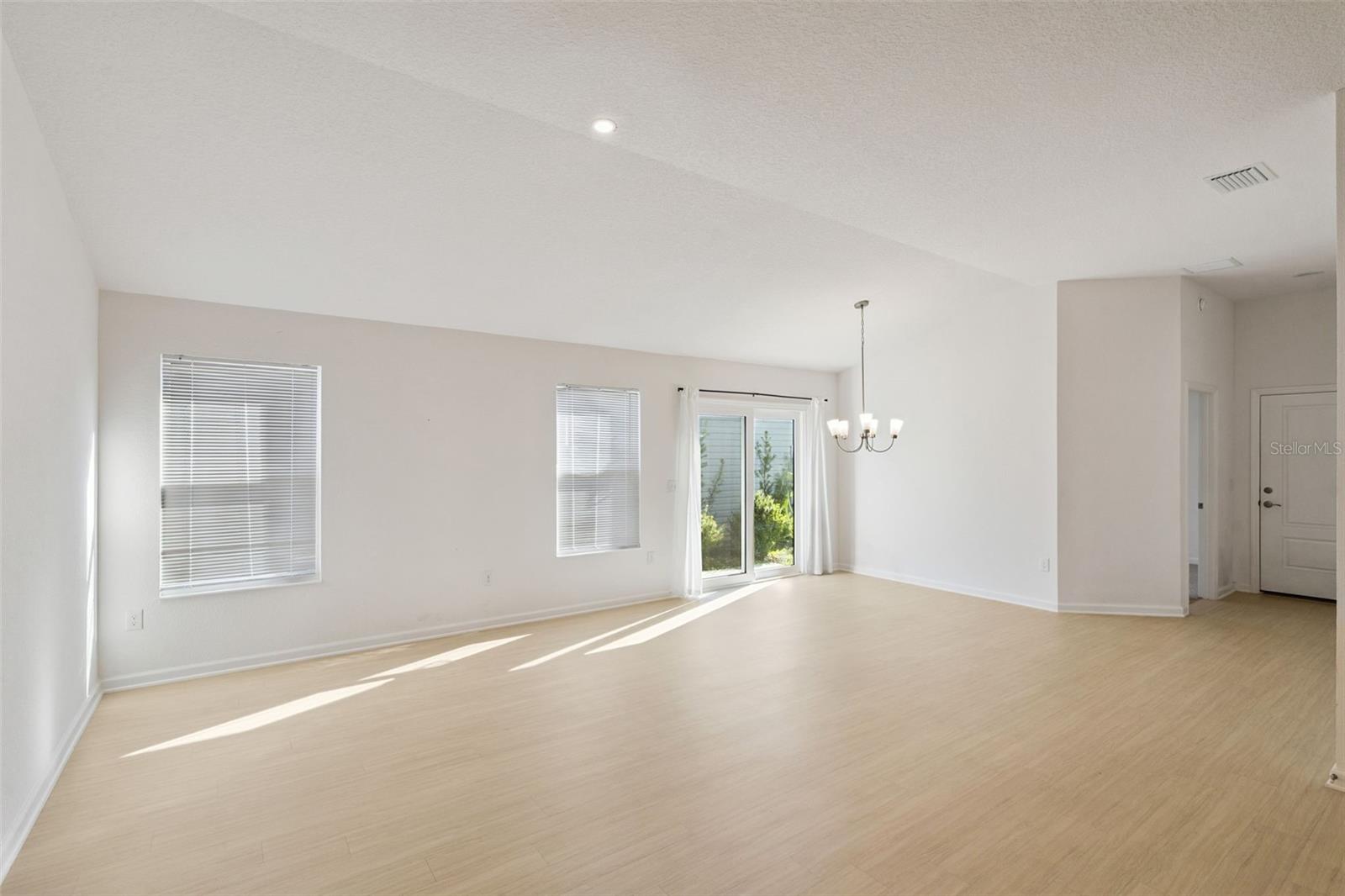 7548 KUENHER CT, THE VILLAGES, FL — photo 10