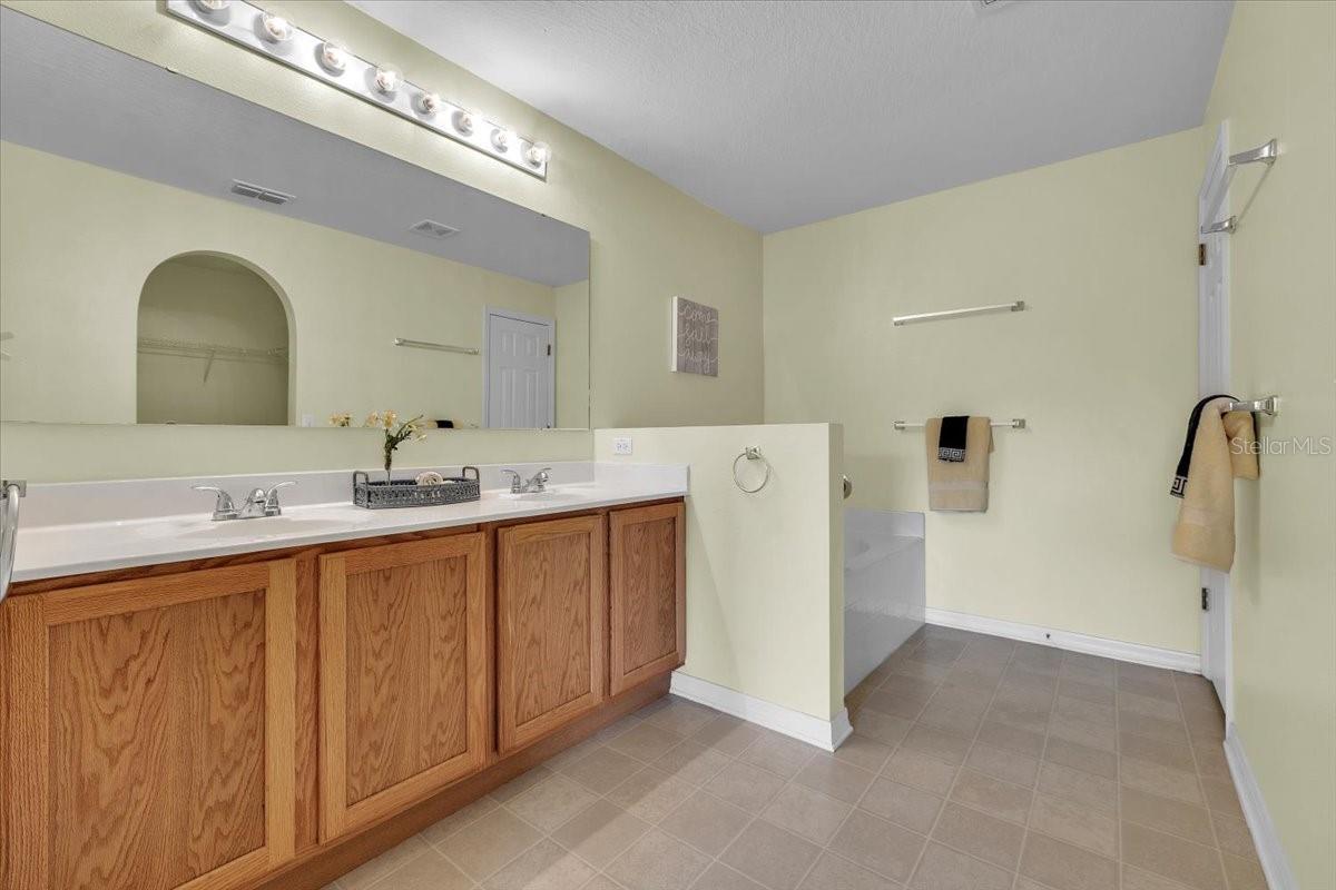 24483 LAKESIDE MNR, PORT CHARLOTTE, FL — photo 20