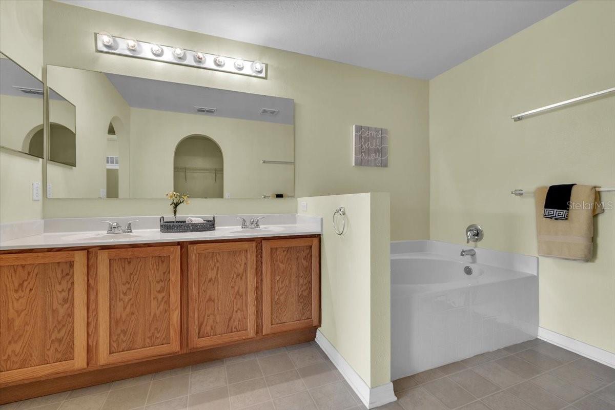 24483 LAKESIDE MNR, PORT CHARLOTTE, FL — photo 21