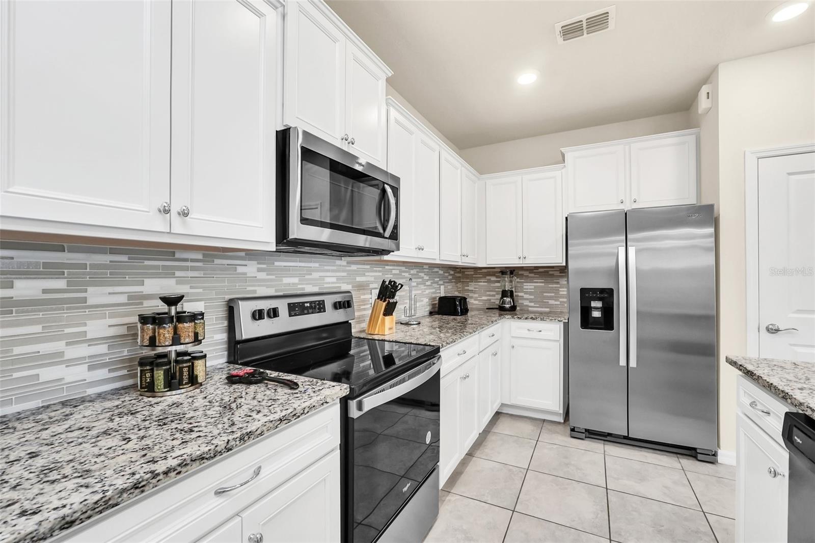 830 PARADISE DR, DAVENPORT, FL — photo 8