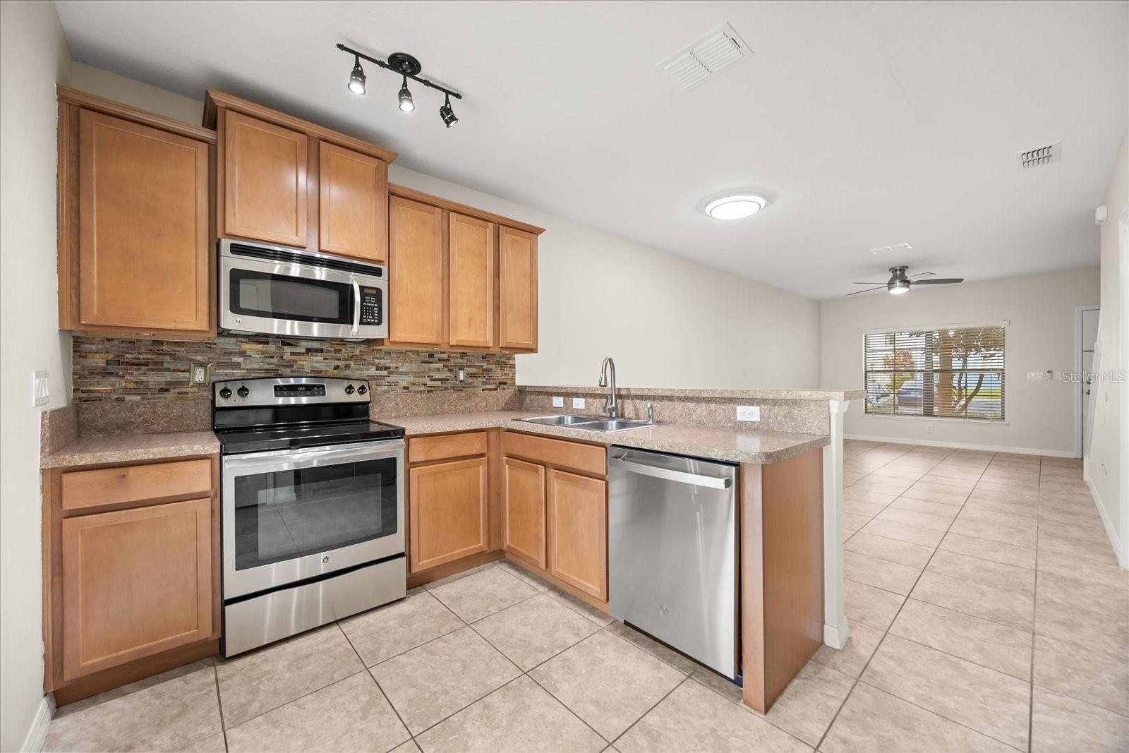 1121 TRILLIUM PARK LN, SANFORD, FL — photo 7
