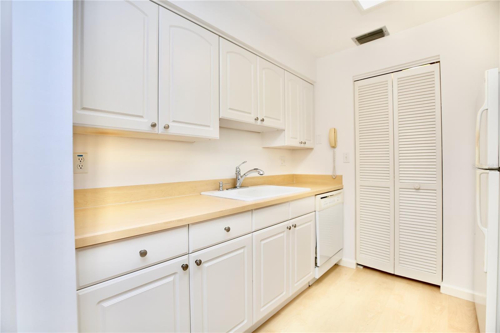 1713 BELLEAIR FOREST DR #C, BELLEAIR, FL — photo 8