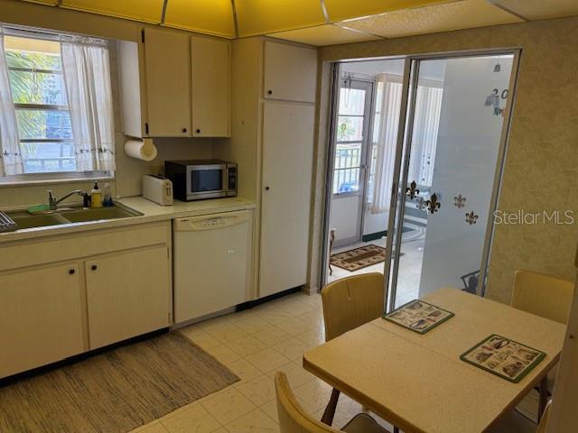 4700 COVE CIR #203, ST PETERSBURG, FL — photo 3