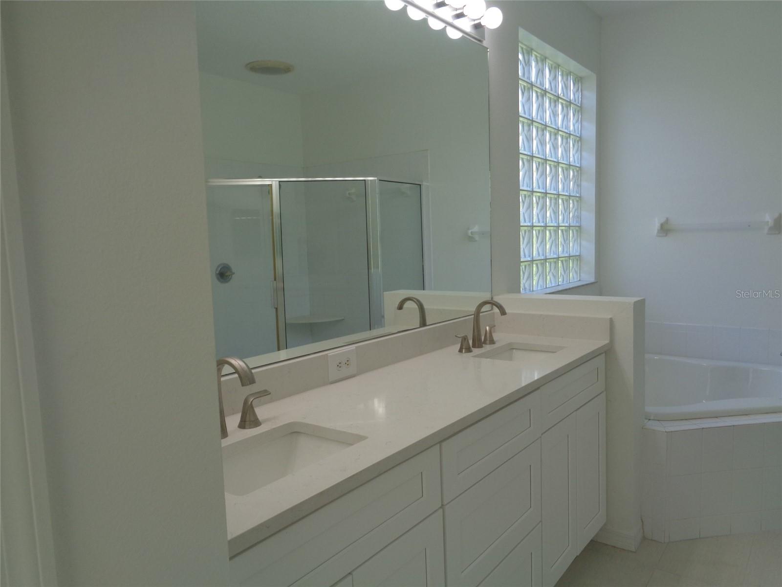 6102 SAVOY CIR, LUTZ, FL — photo 25