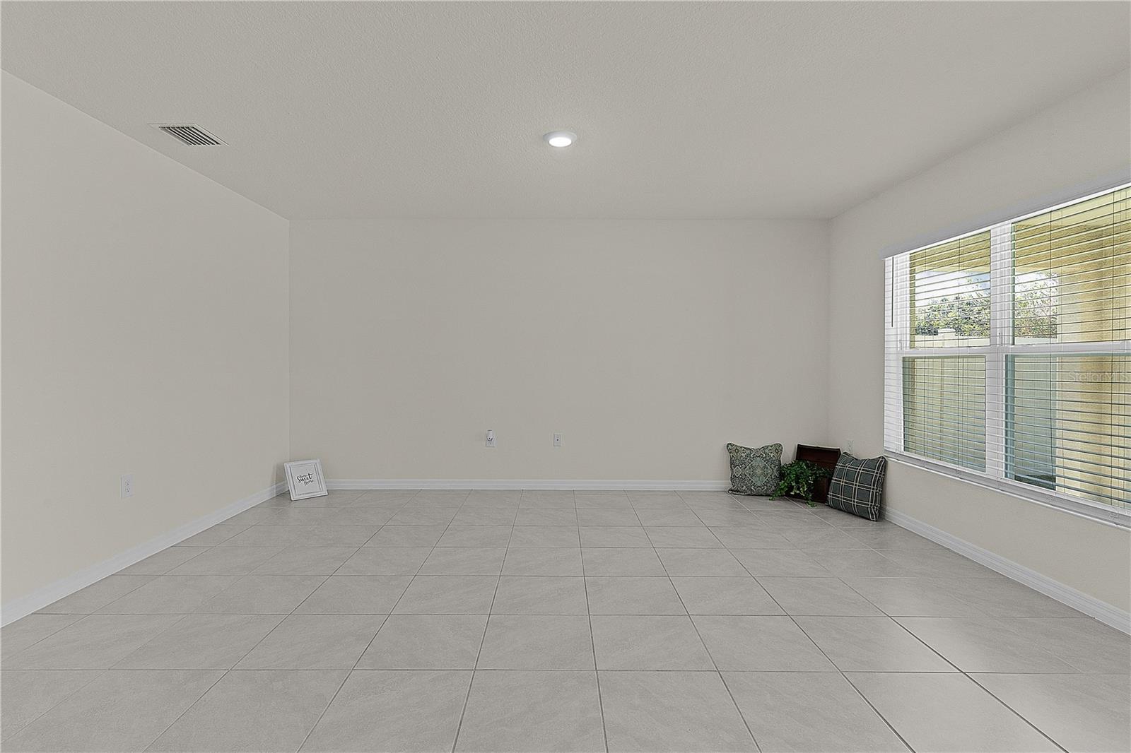 8661 TRIUMPH CIR, WILDWOOD, FL — photo 17