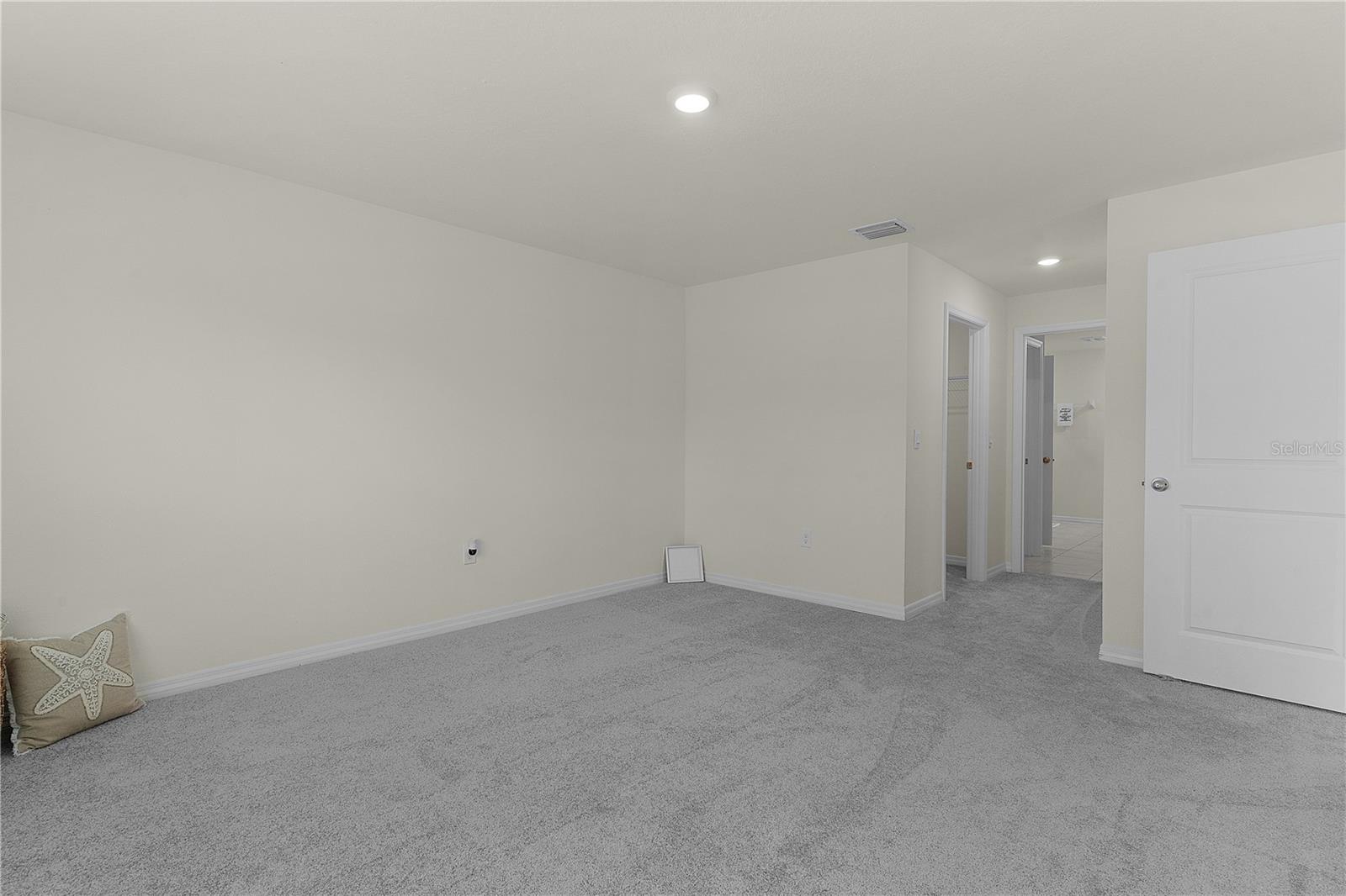 8661 TRIUMPH CIR, WILDWOOD, FL — photo 22