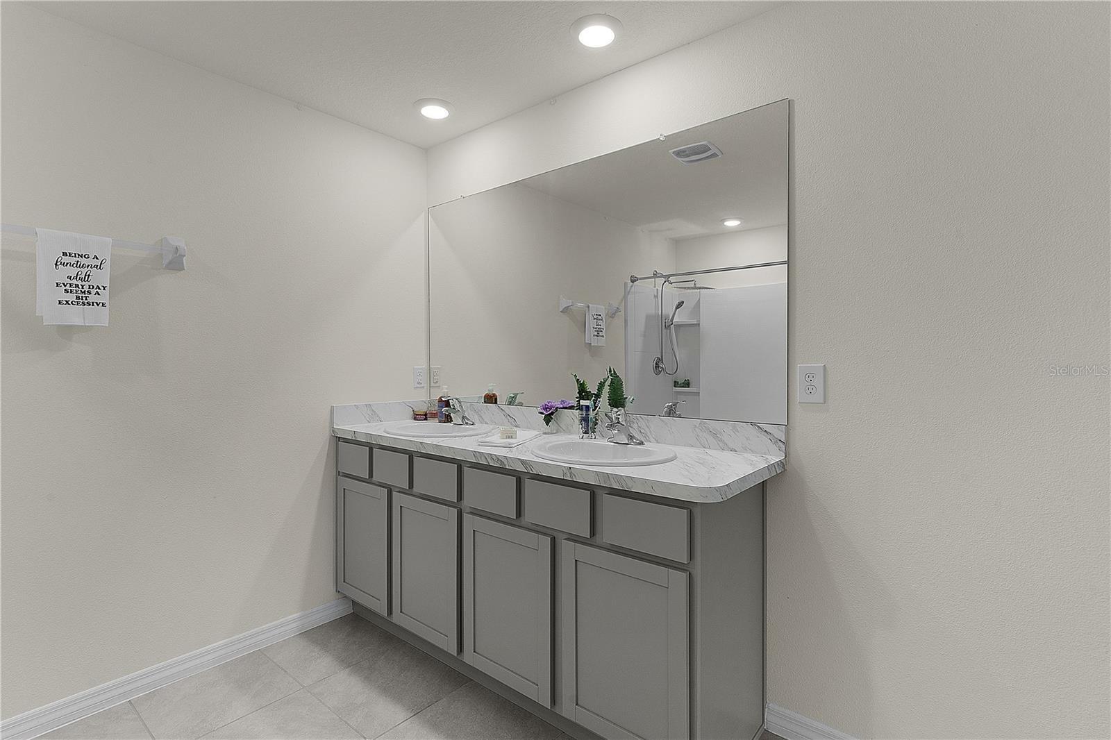 8661 TRIUMPH CIR, WILDWOOD, FL — photo 25