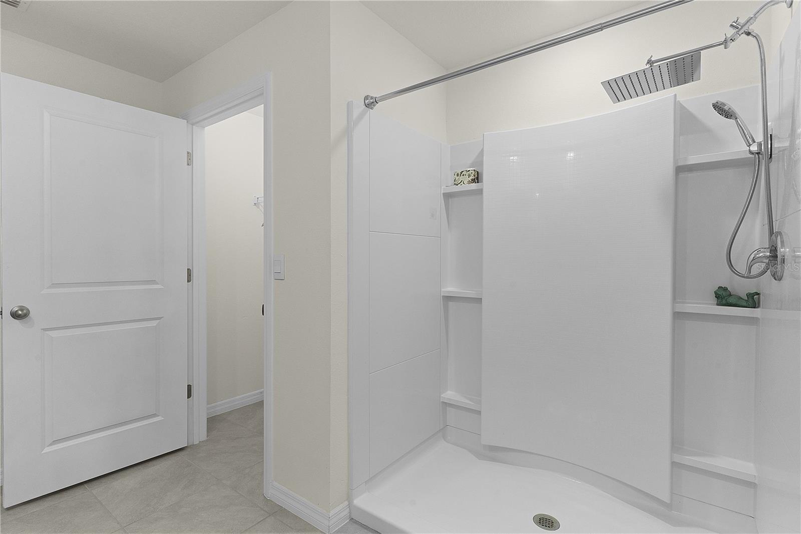 8661 TRIUMPH CIR, WILDWOOD, FL — photo 26