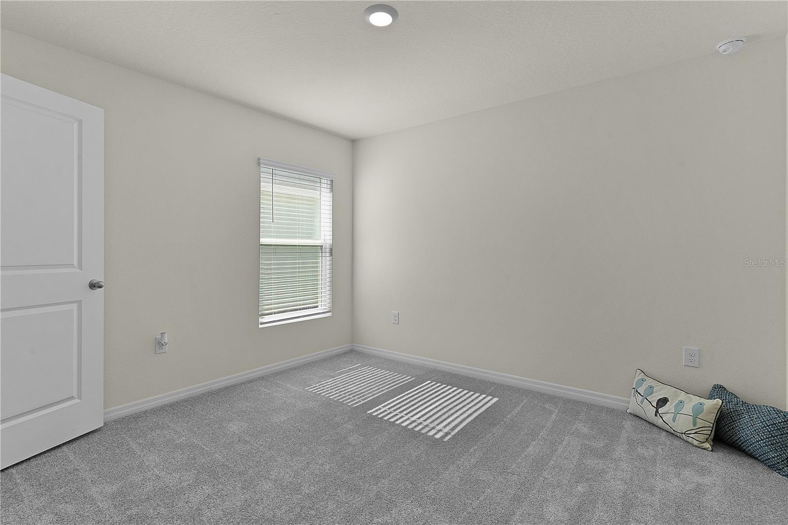 8661 TRIUMPH CIR, WILDWOOD, FL — photo 30