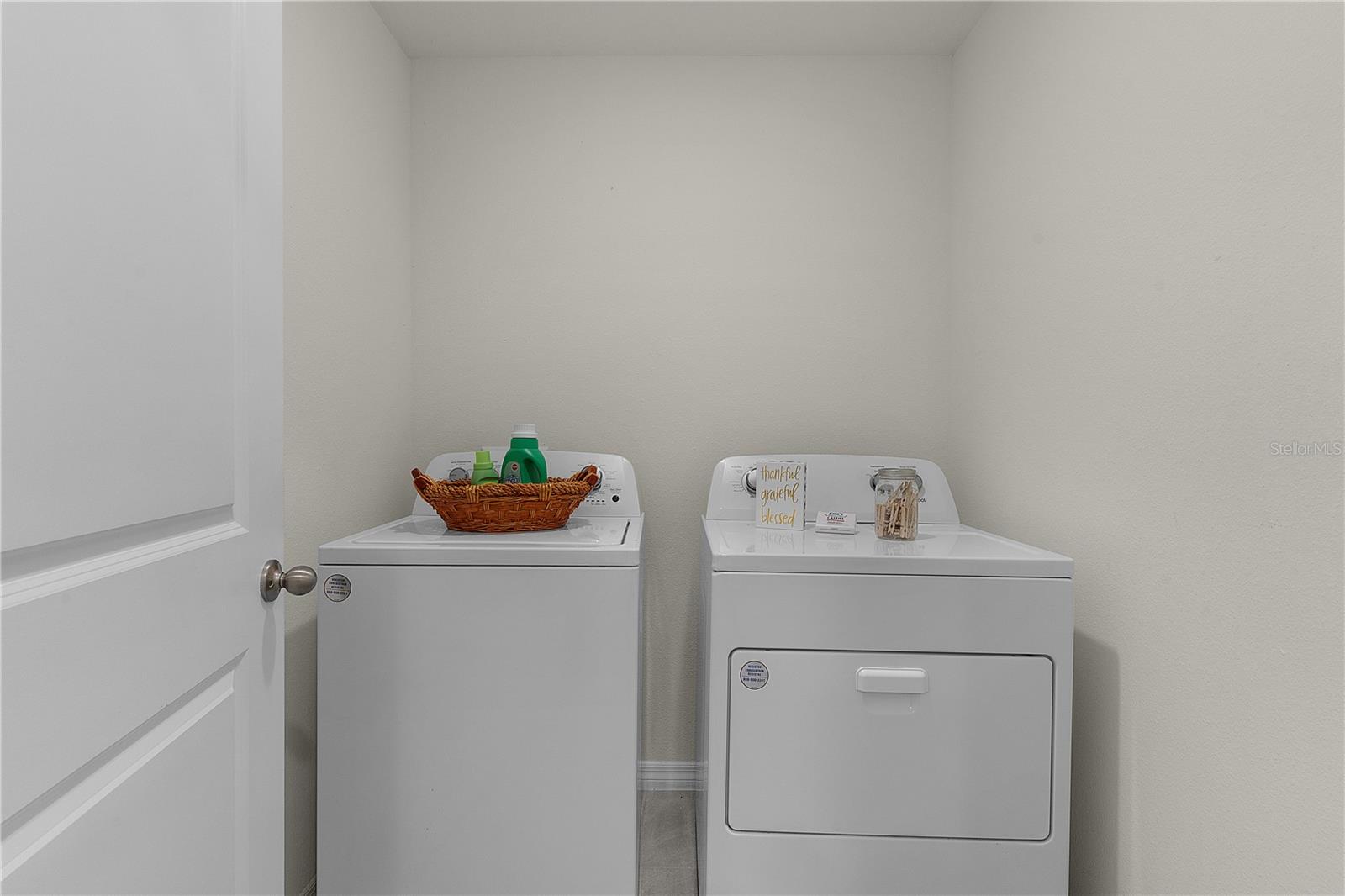 8661 TRIUMPH CIR, WILDWOOD, FL — photo 32