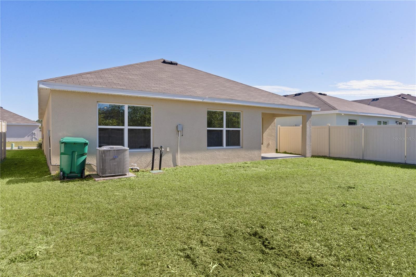 8661 TRIUMPH CIR, WILDWOOD, FL — photo 36