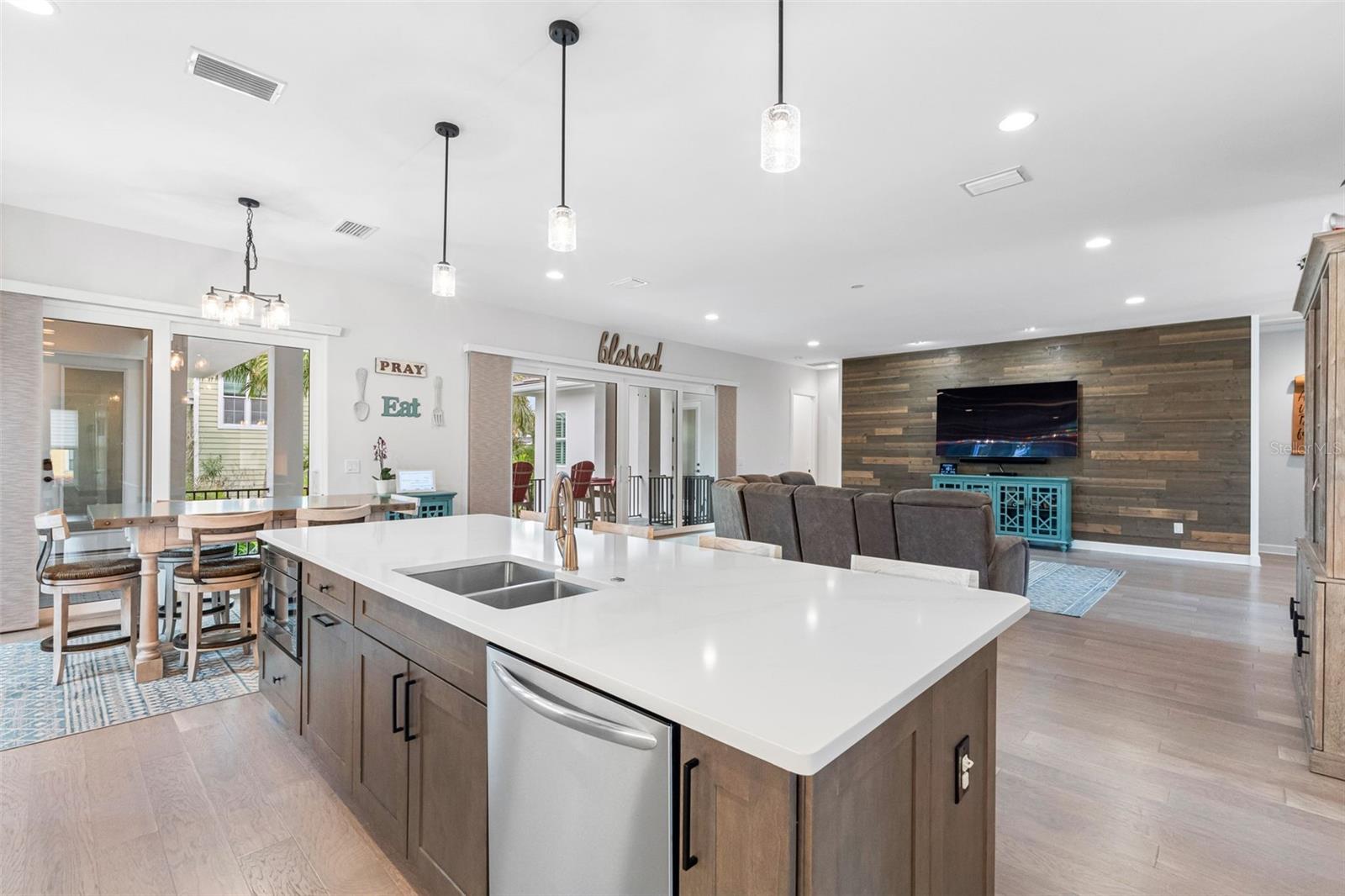 124 FOREST HILLS DR, REDINGTON SHORES, FL — photo 5