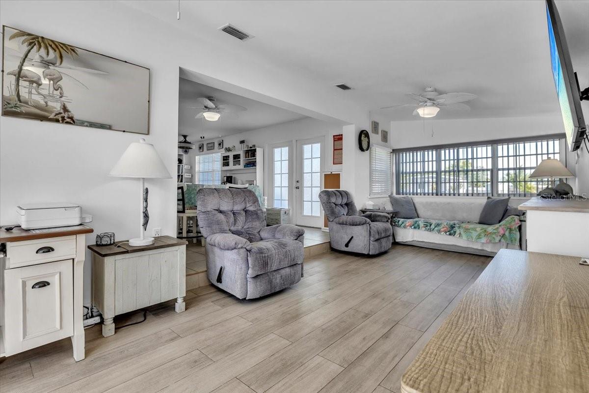 137 POINSETTIA CIR NE, PORT CHARLOTTE, FL — photo 4