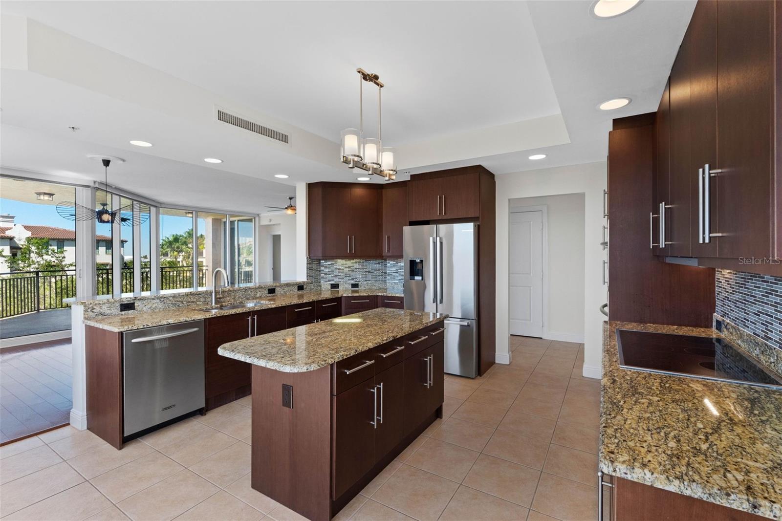 5823 BOWEN DANIEL DR #401, TAMPA, FL — photo 21