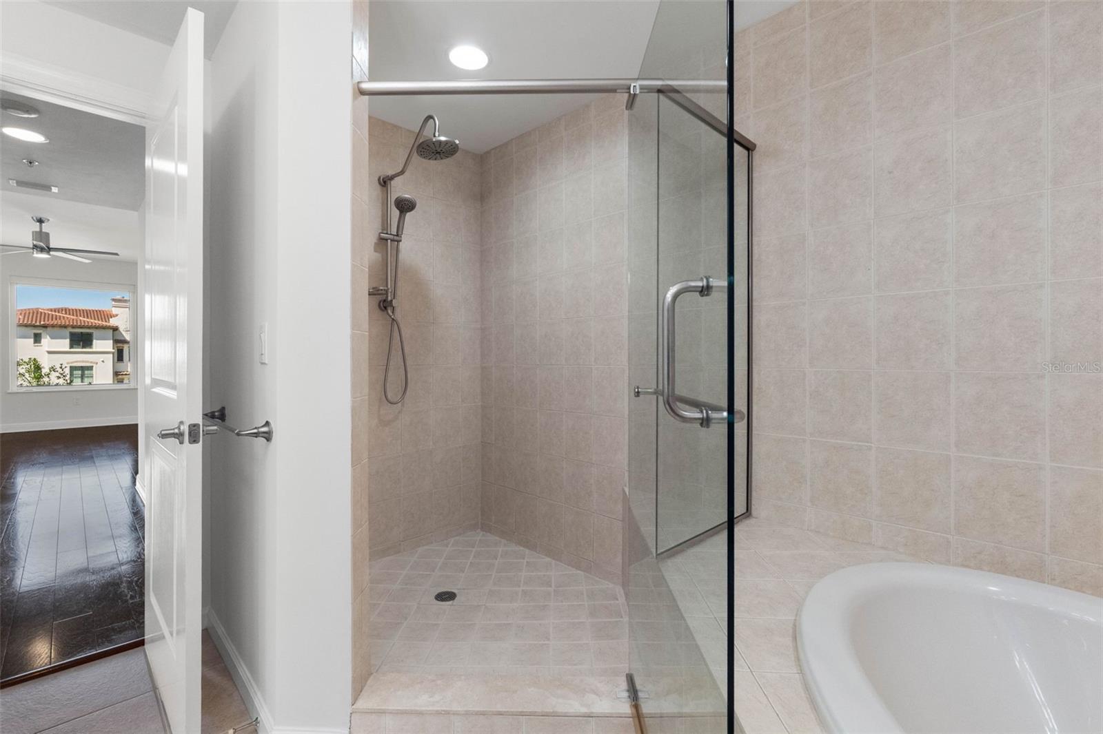 5823 BOWEN DANIEL DR #401, TAMPA, FL — photo 38