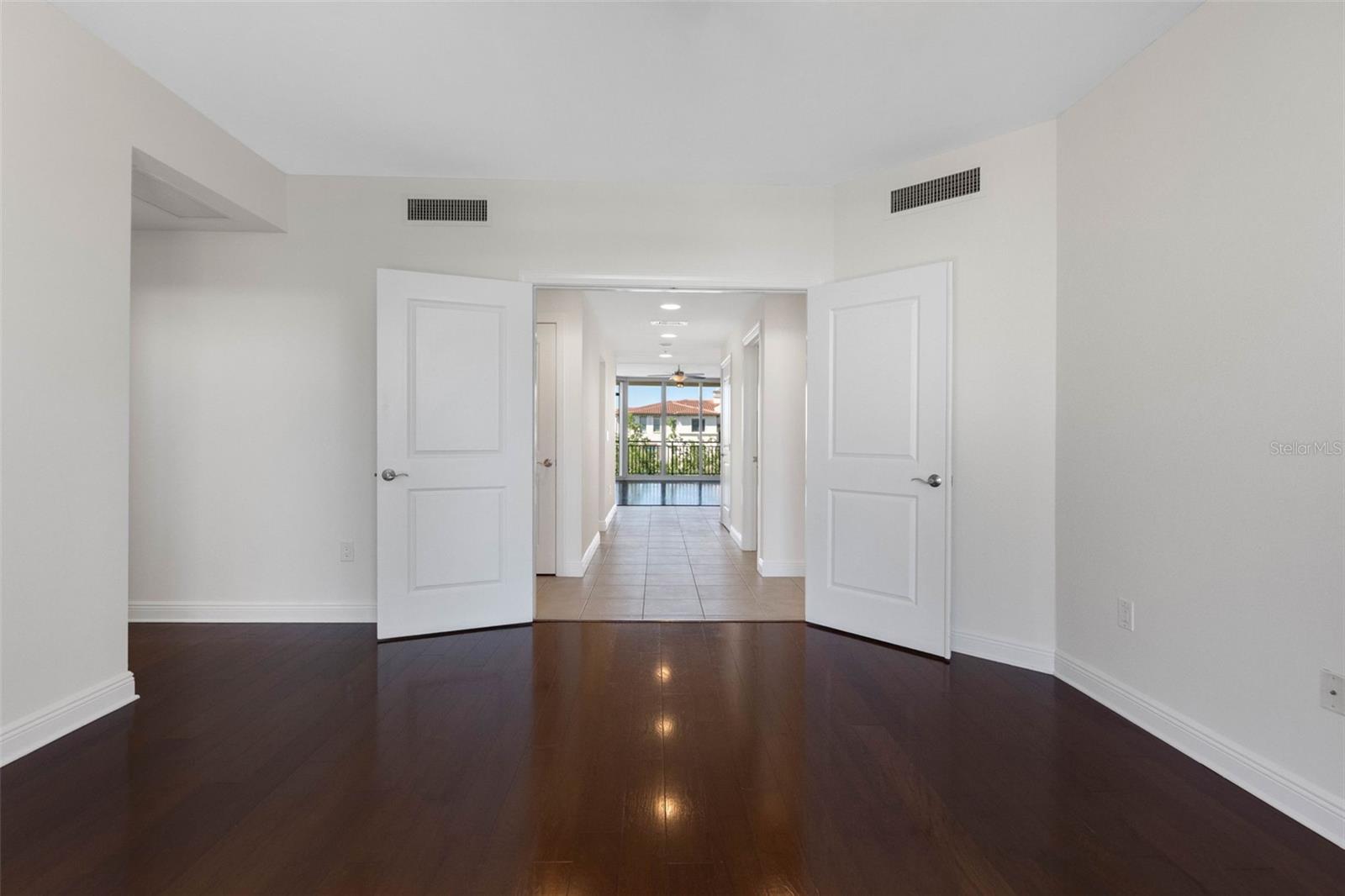 5823 BOWEN DANIEL DR #401, TAMPA, FL — photo 44
