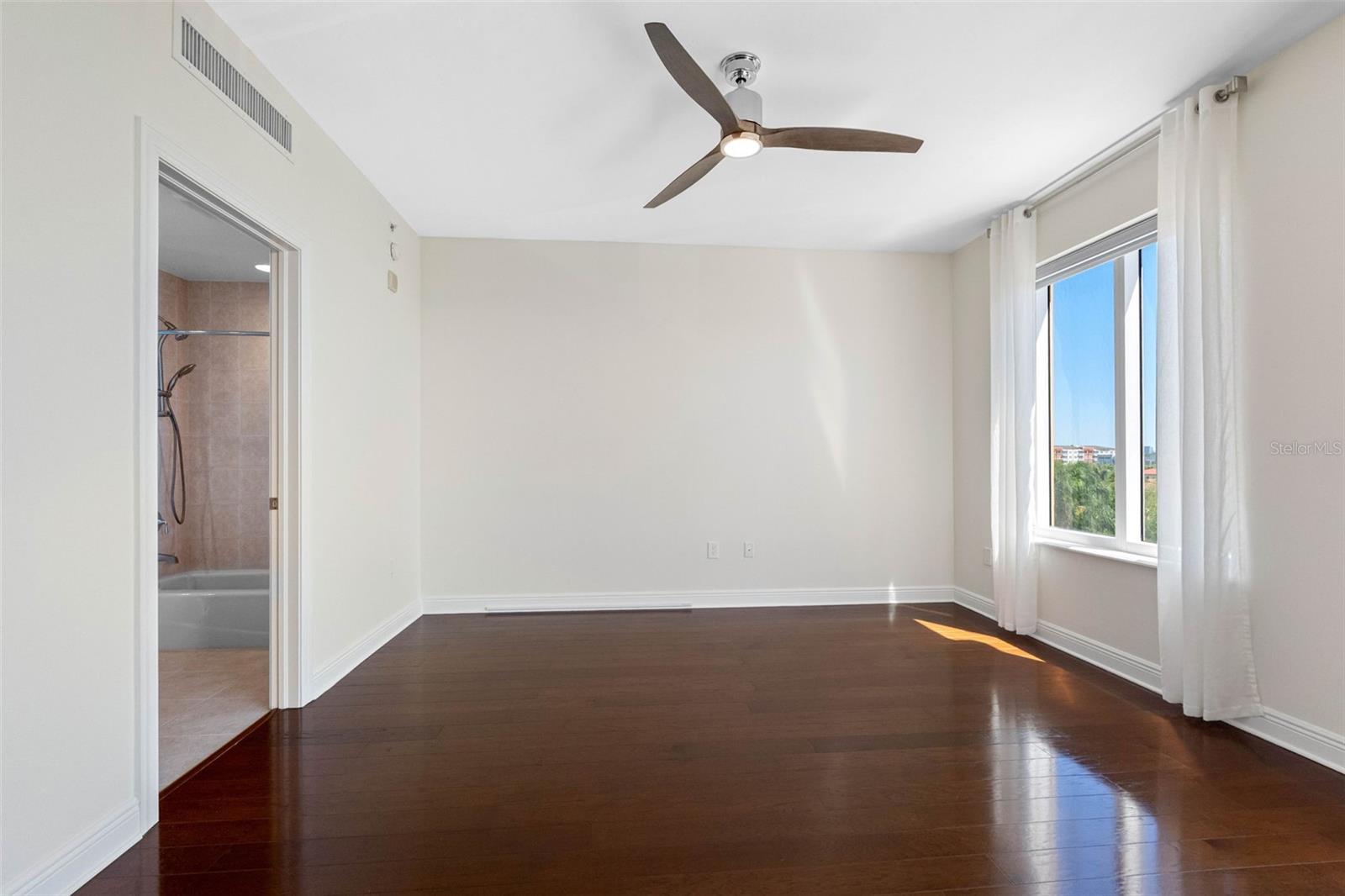 5823 BOWEN DANIEL DR #401, TAMPA, FL — photo 46
