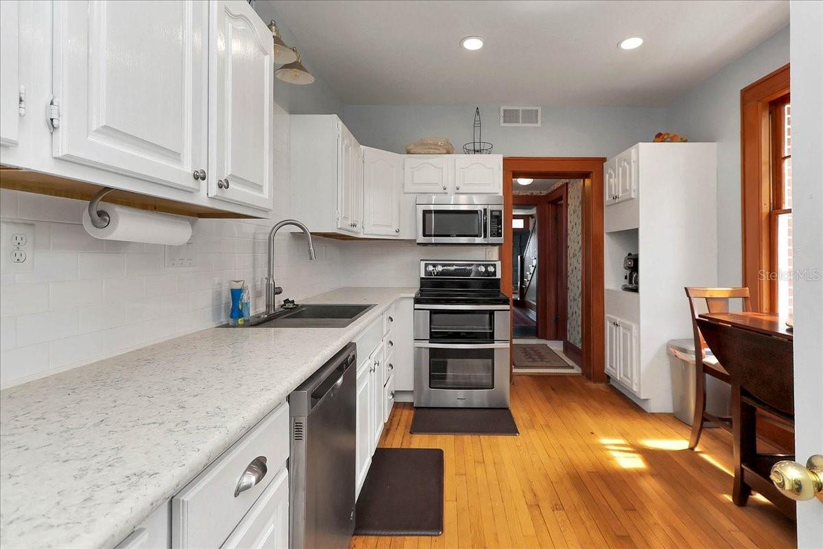 405 LAKESHORE DR, LEESBURG, FL — photo 92